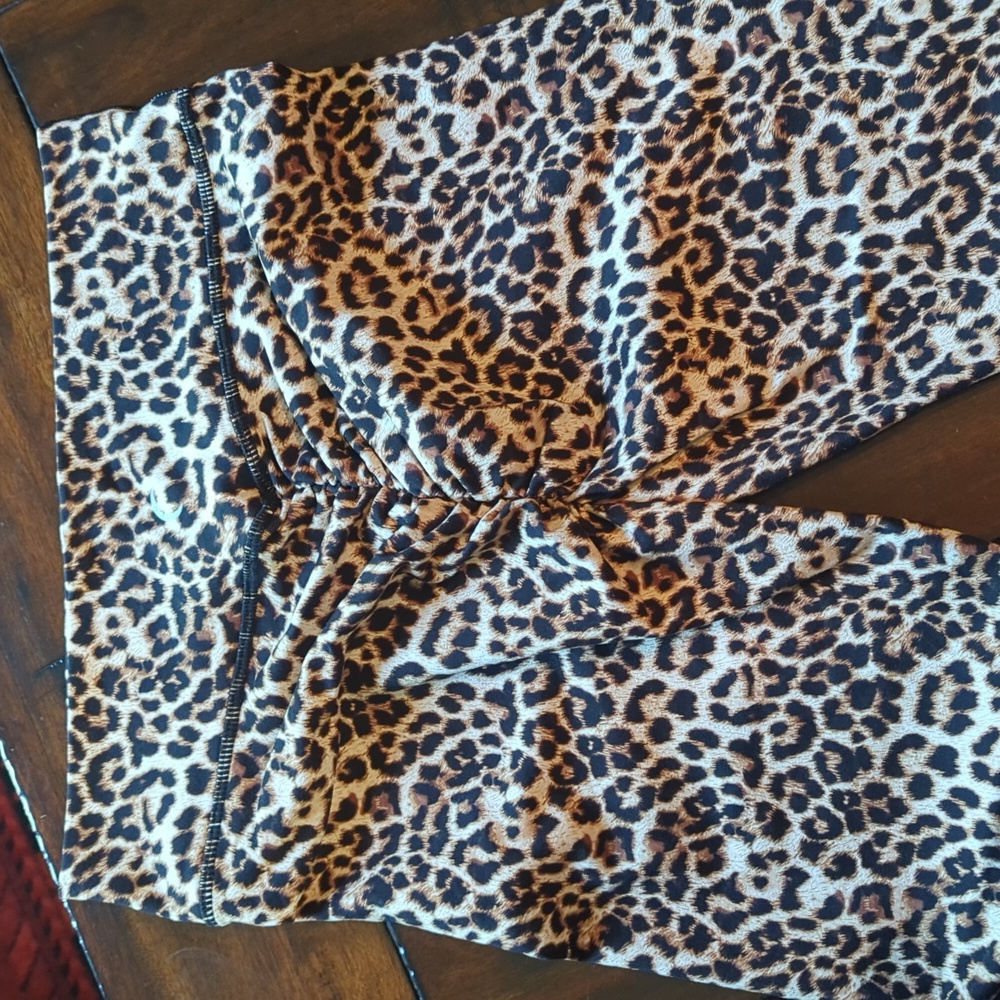 Zyia Cheetah print butt scrunch leggings - 8-10